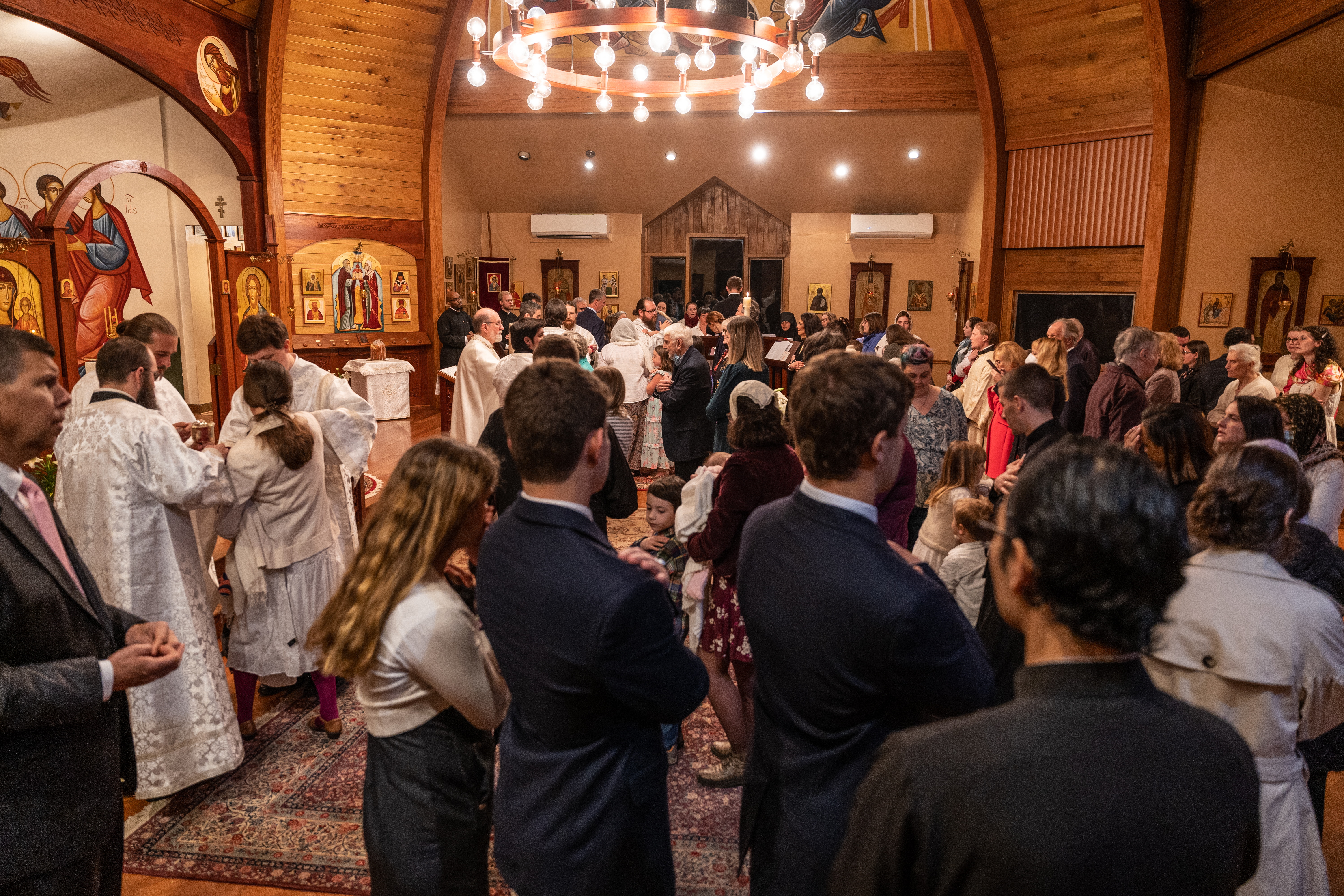 A packed Three Hierarchs Chapel at Pascha