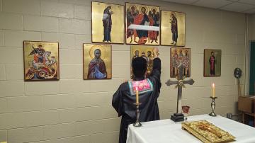 Fr. Geevarghese offers incense before the new icons
