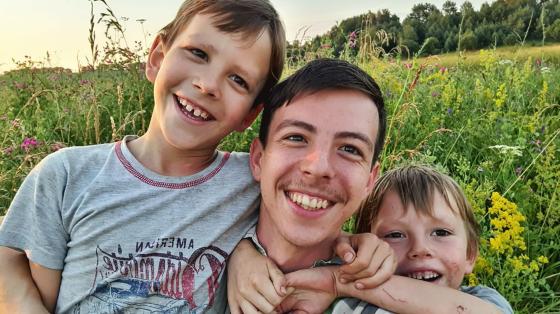 Pavlo-with-brothers