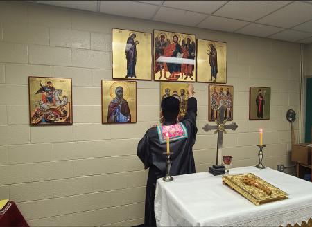 Fr. Geevarghese offers incense before the new icons