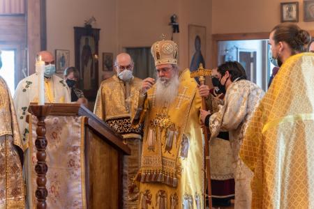 Metropolitan Tikhon makes the sign of the cross